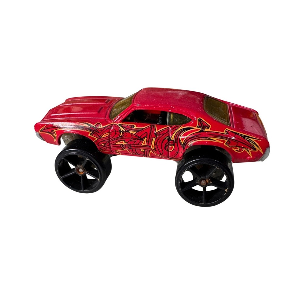 Hot Wheels Olds 442 Red Tribal Graphics Oversized Wheels Diecast Car‎ 2004 1/64